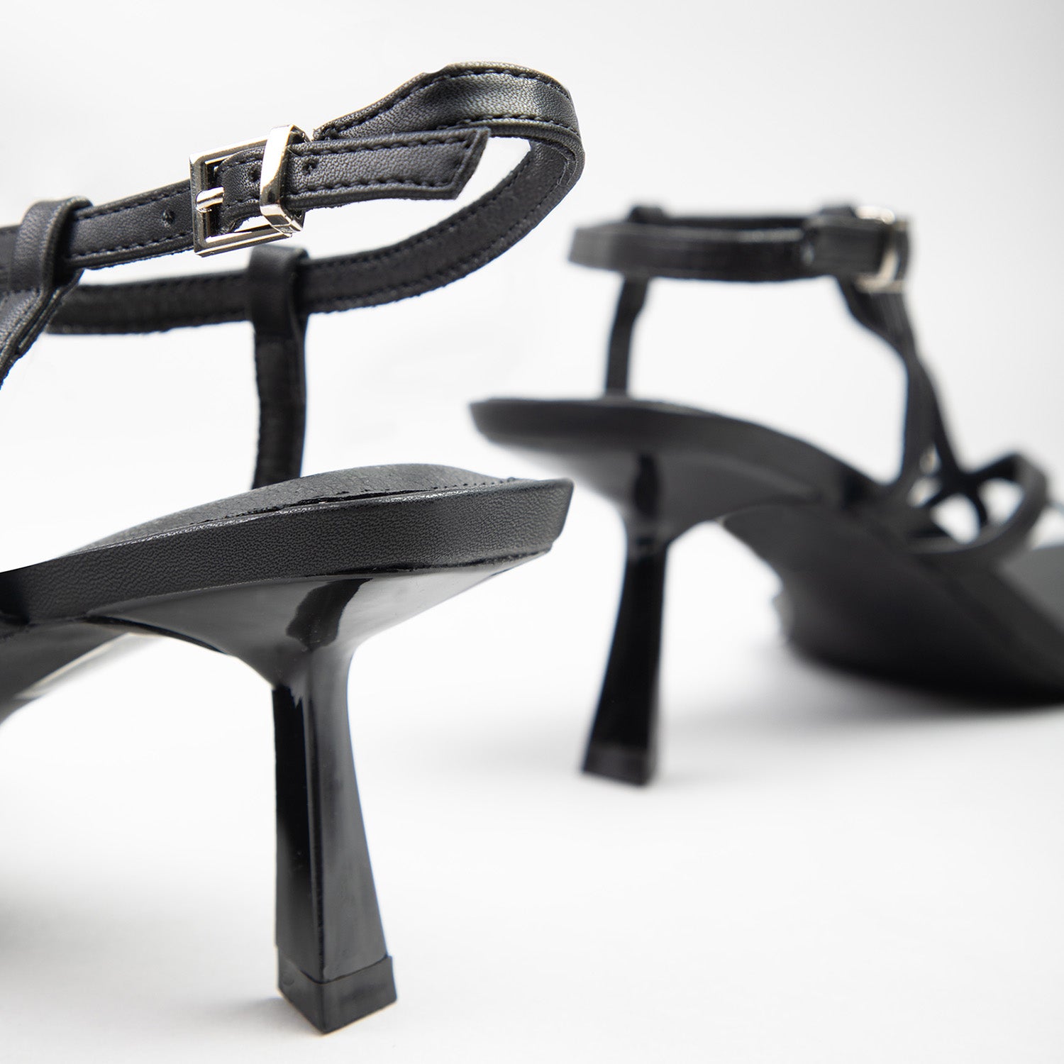RAID Layne Heeled Sandals in Black - Image 4